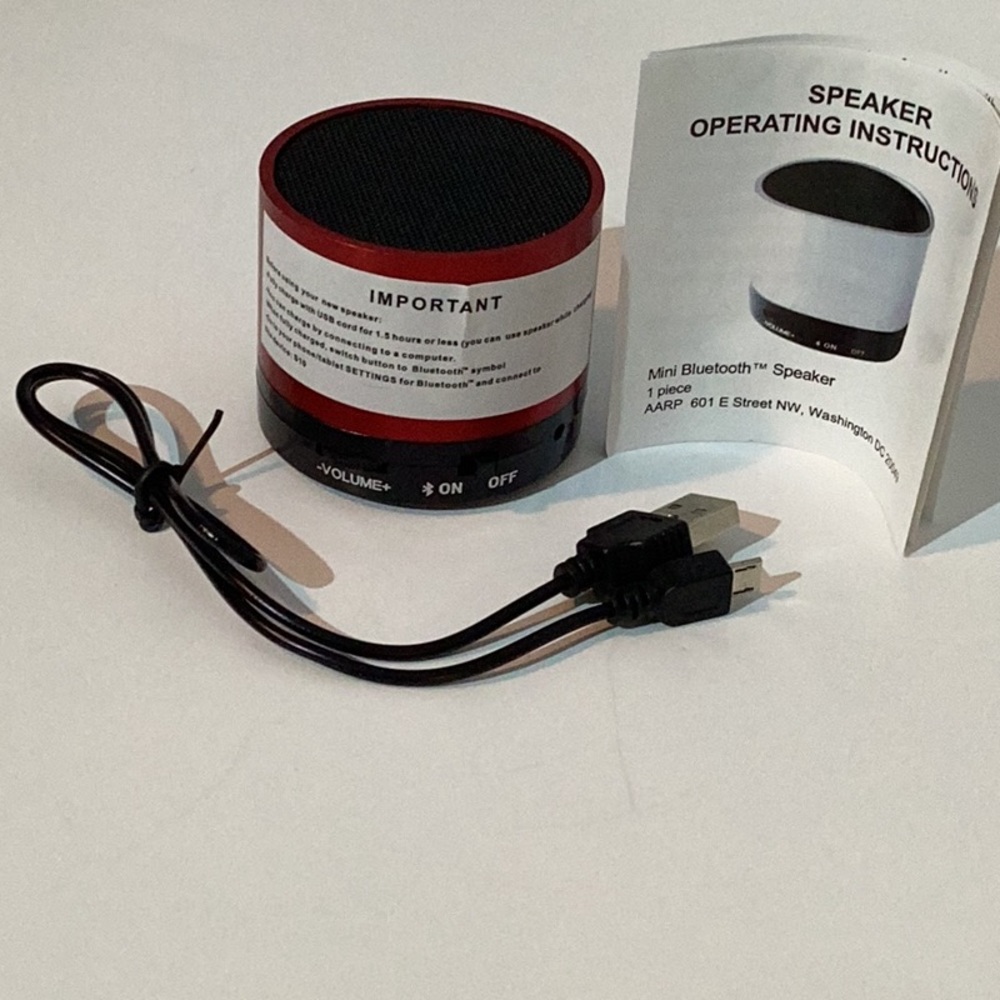 Bluetooth speaker, mini 🆕 with cord, speaker, charging cord, and instructions